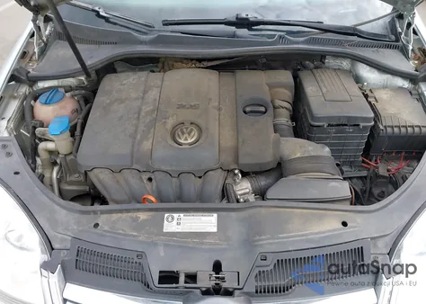 2010 Volkswagen Jetta Limited Edition z USA, uszkodzony, nr VIN 3VWRX7AJ6AM131125